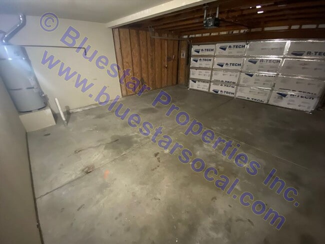 Building Photo - JUST LISTED!!!