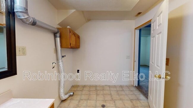 Building Photo - 2316 Sierra Dr