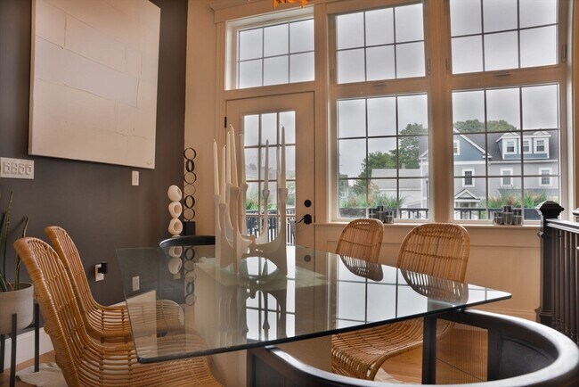 Building Photo - 11 S Mason St