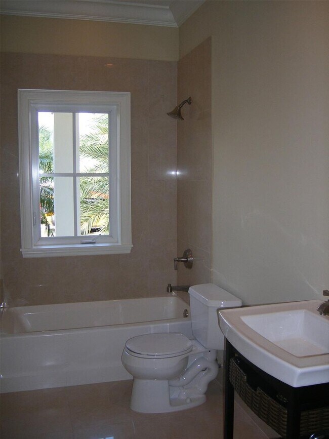 Building Photo - 1616 NE 17th Ave