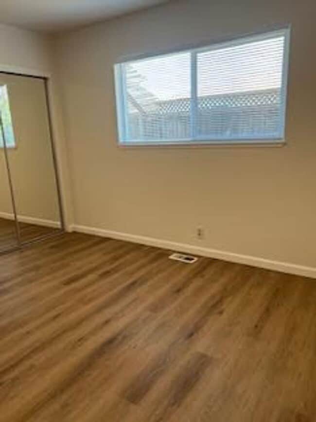 Building Photo - Excellent 3 bed 2 Bath Home