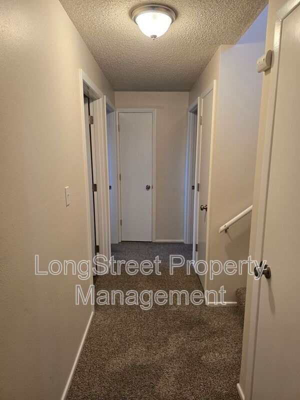 Building Photo - 2911 NW Ashwood Dr