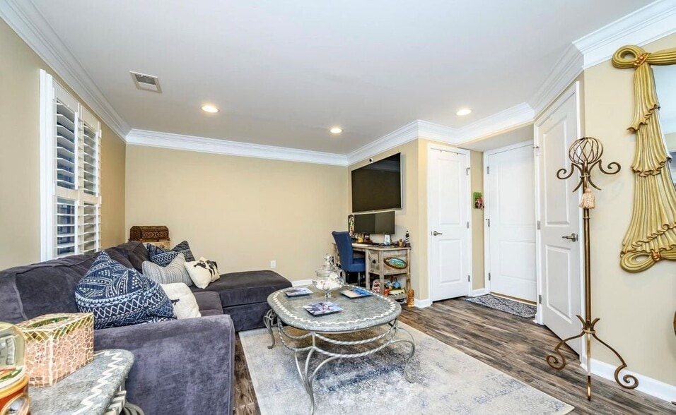 Building Photo - 303 Bayside Ct