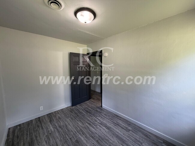 Building Photo - 421 Ferndale Ave