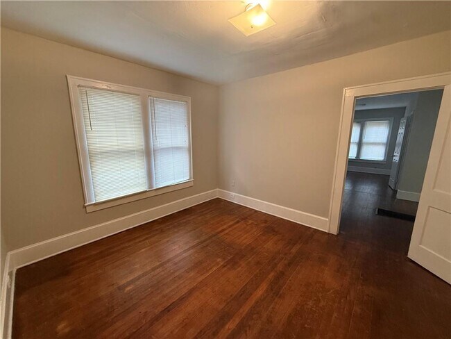 Building Photo - 254 Tuttle Ave