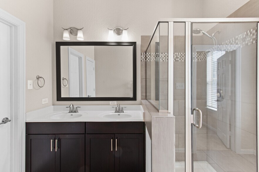 Primary Double Vanity and Shower - 221 E Courtland Pl