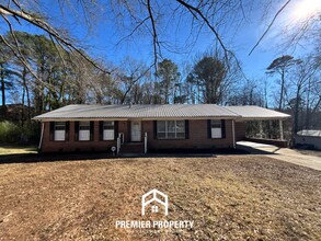 Building Photo - Spacious 3BR Home Near Birmingham w/ Hardwood Floors, Fenced Yard & Garage