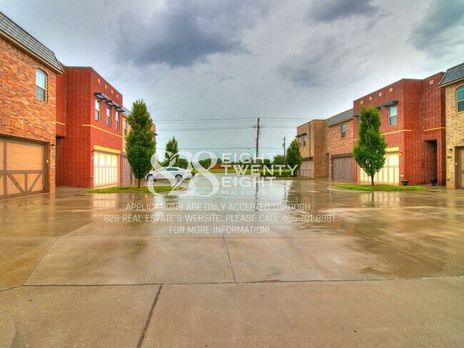 Building Photo - West Normans Best Kept Secret! 3 bd/2.5 bath Beautiful Townhome!