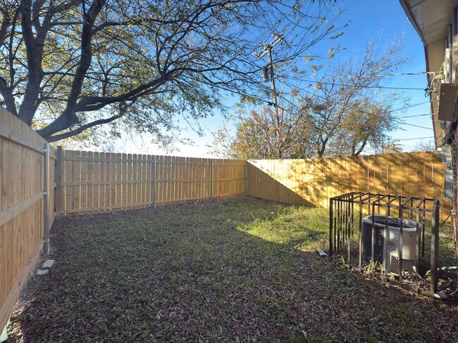 Building Photo - 8910-8910 Greenmound Ave