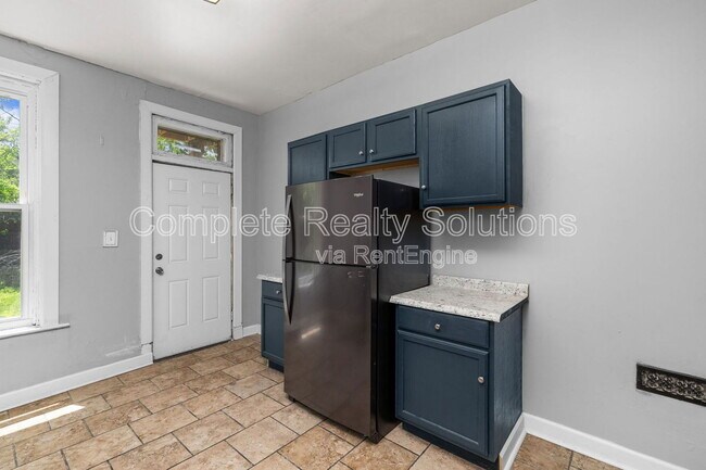 Building Photo - 5866 Etzel Ave
