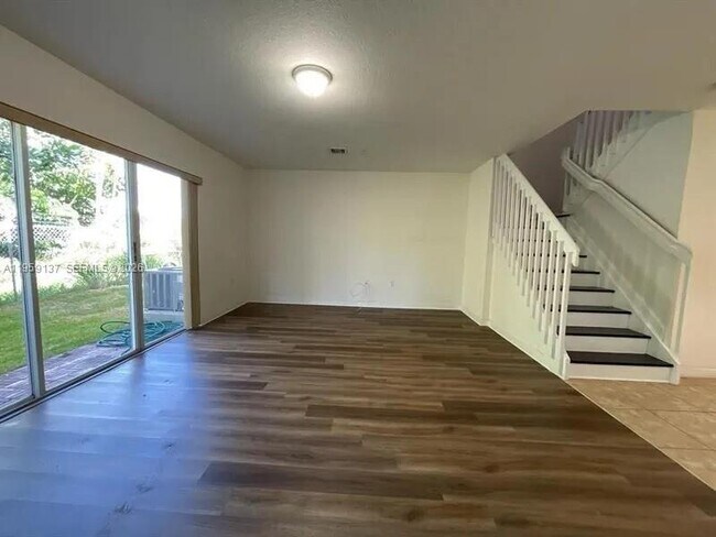 Building Photo - 5411 SW 41st St