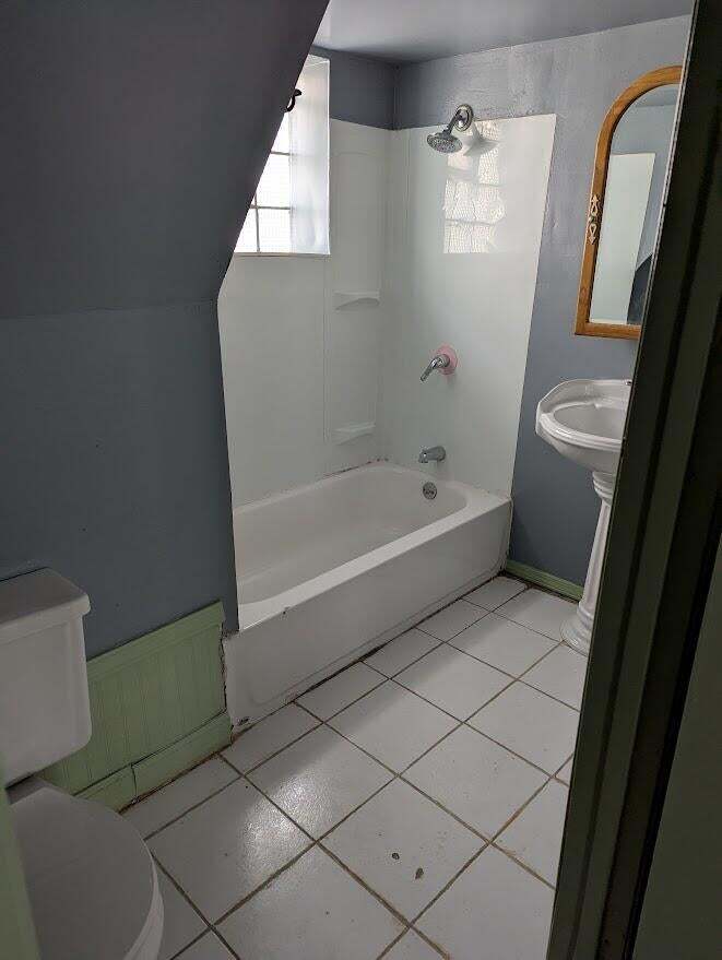 Basement Bathroom Bonus - 4722 W Garfield Ave