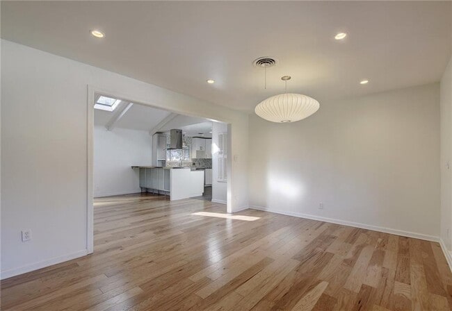 Building Photo - 3005 White Rock Dr