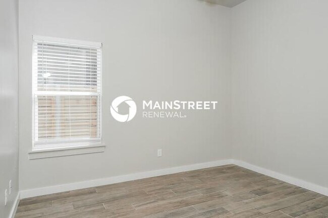 Building Photo - 3 Bedroom Pet-Friendly Home in Oklahoma City, OK with Main Street Renewal