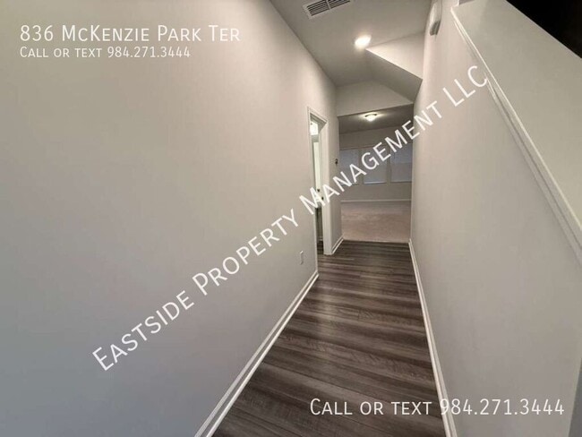 Building Photo - 836 McKenzie Pk Ter