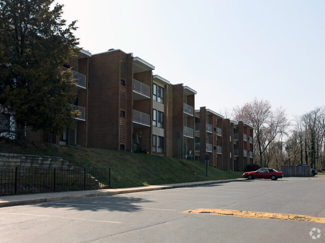 Building Photo - Regency Lane