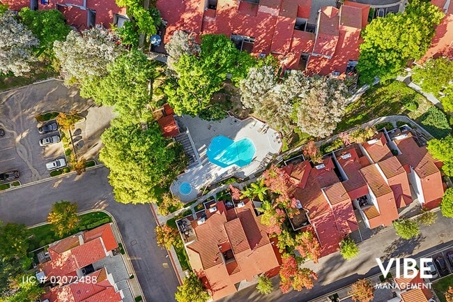 Building Photo - LOCATION, LOCATION, LOCATION!!!! "Hidden C...