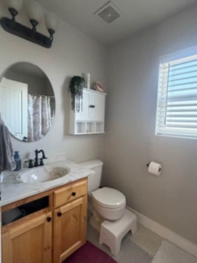 Building Photo - Beautiful 4 Bed / 2.5 Bath Home in Quiet Neighborhood