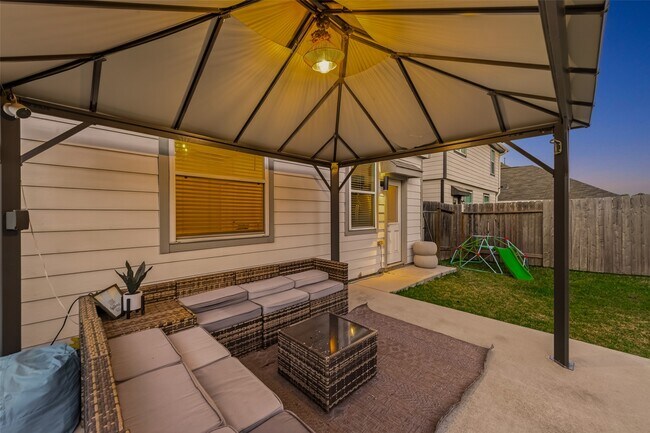 Building Photo - 23639 Buttress Root Dr