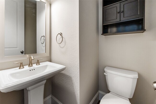 Building Photo - 2720 Church Wood Dr