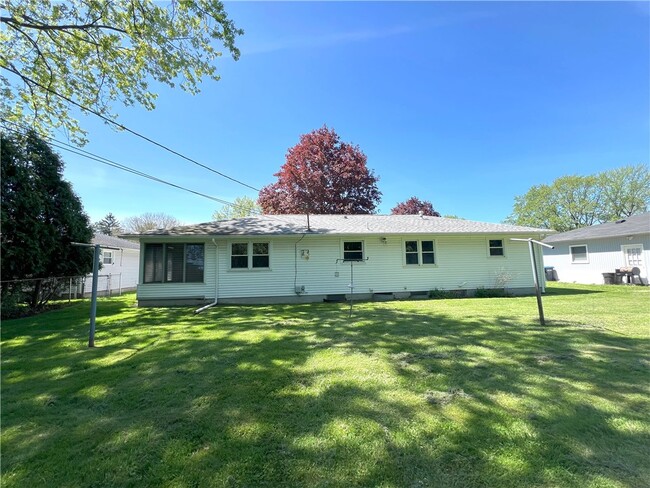 Building Photo - 120 Sunnyside Dr