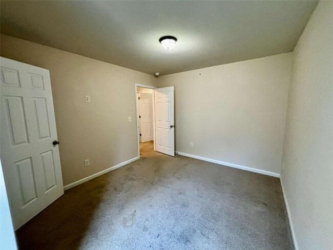 Building Photo - 637 Carlton Pointe Dr