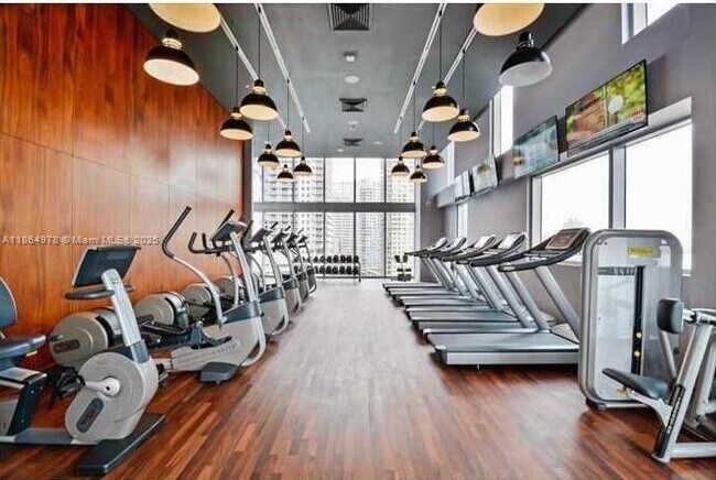 Building Photo - 1300 Brickell Bay Dr