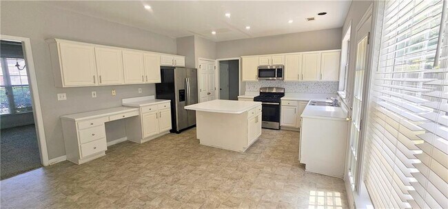 Building Photo - 350 Gaines Oak Way