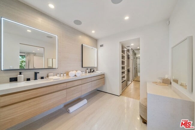 Building Photo - 8800 Hollywood Blvd