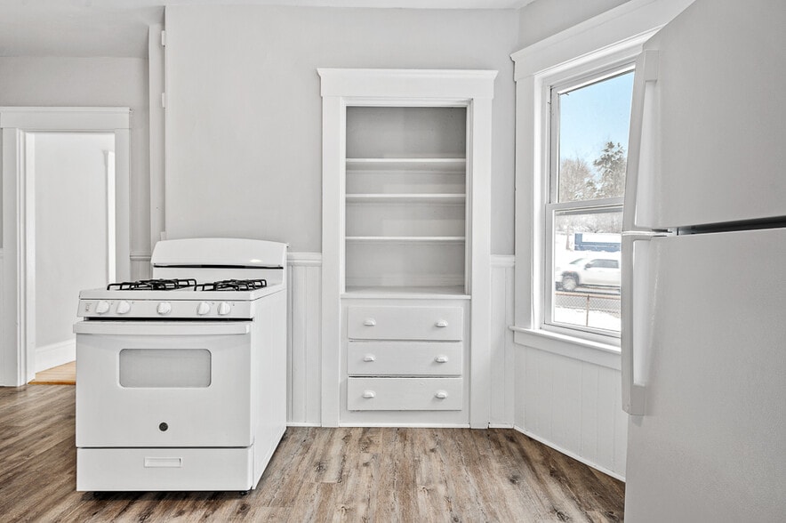 Building Photo - 256 Belmont St