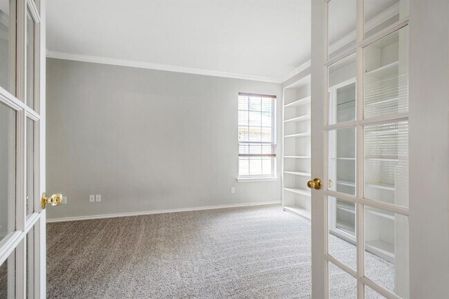 Building Photo - 4229 Kingsburg Dr