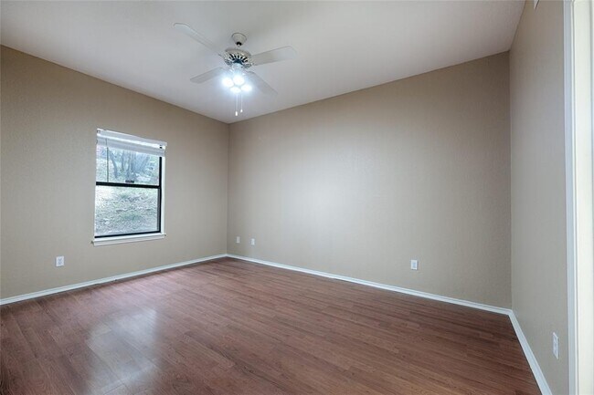 Building Photo - 4711 Spicewood Springs Rd