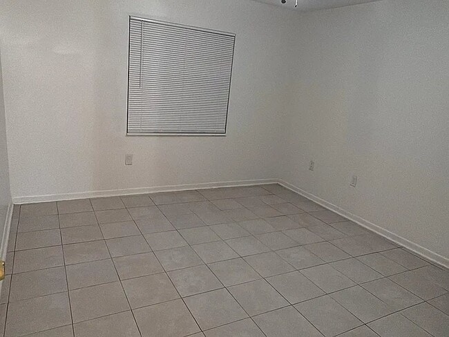 Building Photo - 1082 Old S Dr