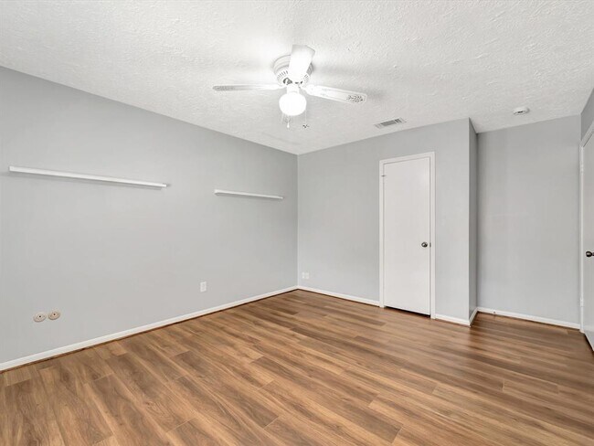 Building Photo - 15014 Torry Pines Rd