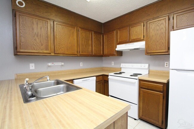 Building Photo - 3398 Green Briar Cir
