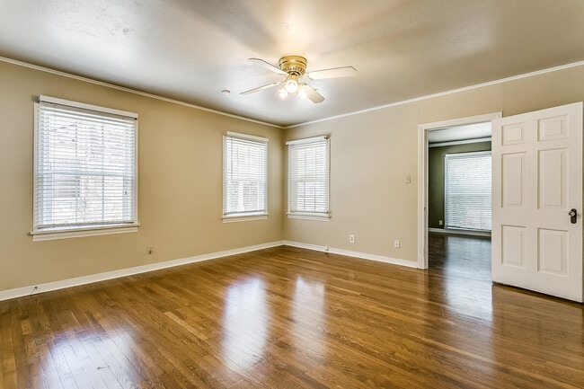 Building Photo - Ready for New Students- 2 Bed, 1 Bath Tudor Home Minutes from TCU- 76109