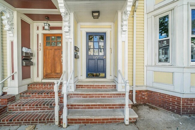 Building Photo - 171 H St