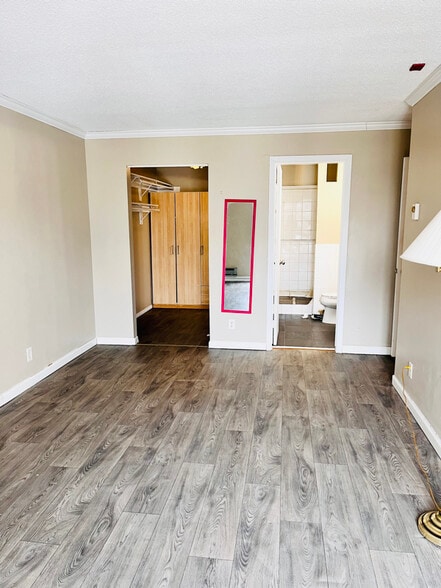 Building Photo - 925 30th Ave S