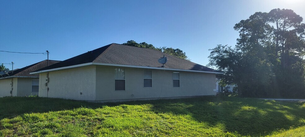 Building Photo - 1195 12th Avenue SW