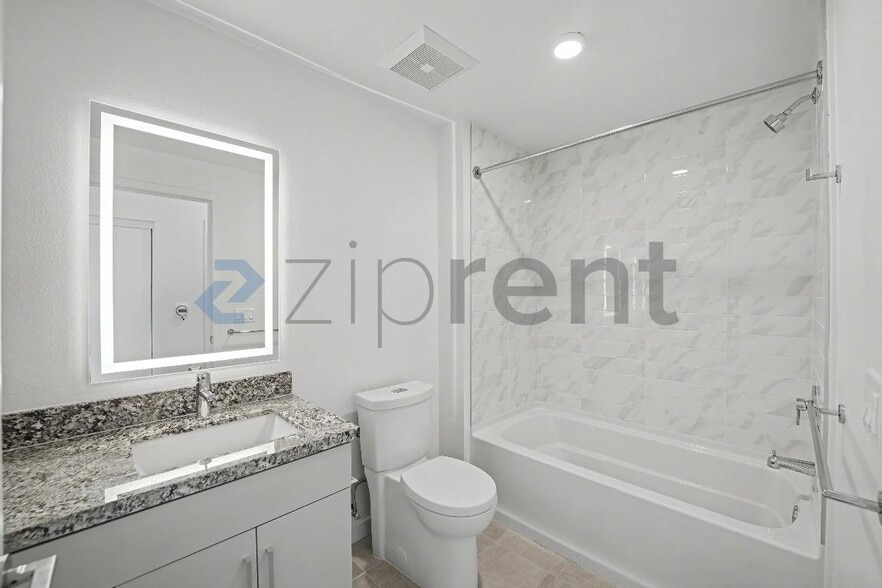 Building Photo - Unit 415