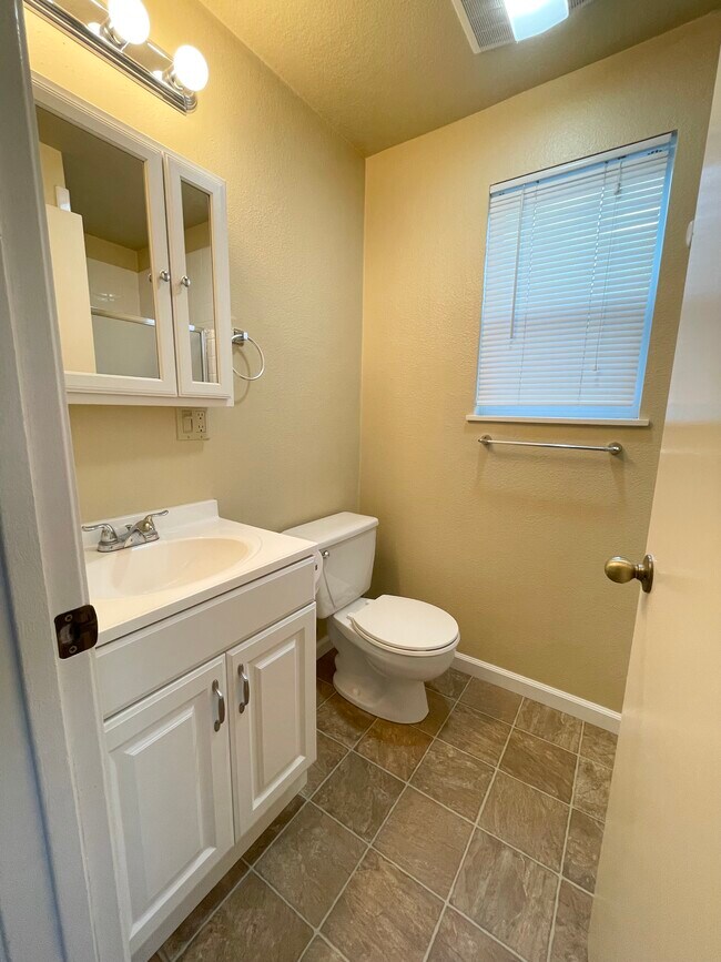 Primary bathroom - 19670 NW Pondosa Ct