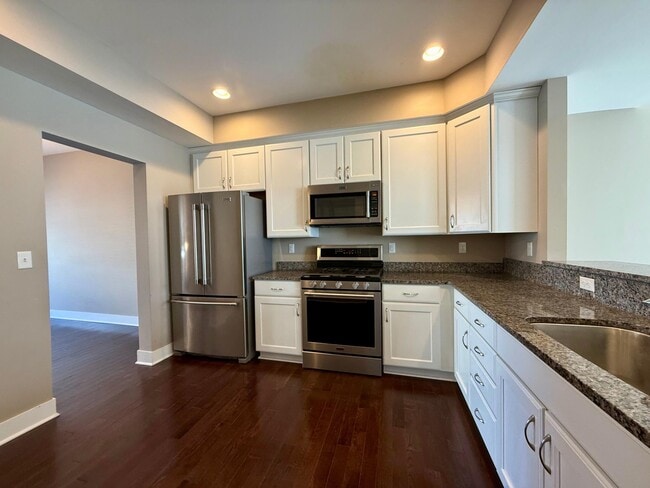 Building Photo - 2564 W Towne St