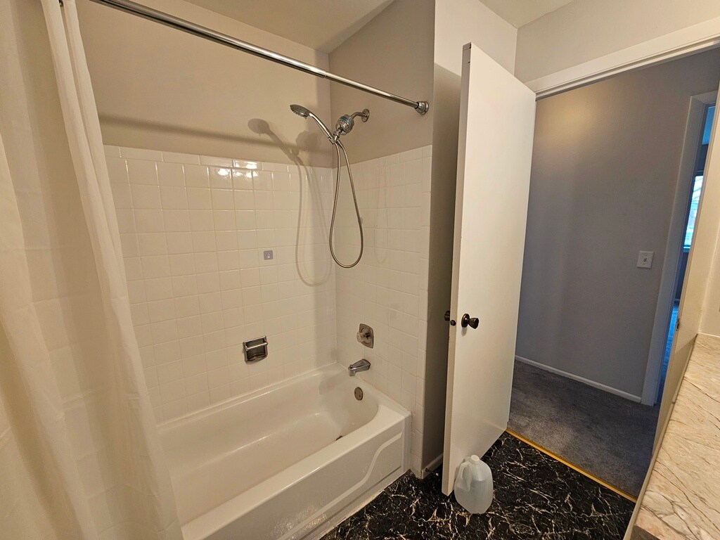 Building Photo - 573 Greystone Ln