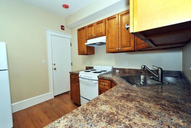 Building Photo - 883 Huntington Ave