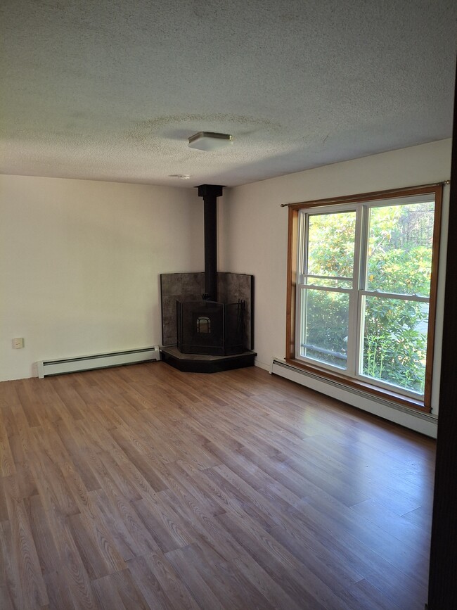 Building Photo - 39 Pine Grove Ave