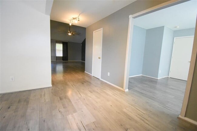 Building Photo - 10942 Heather Trail Dr