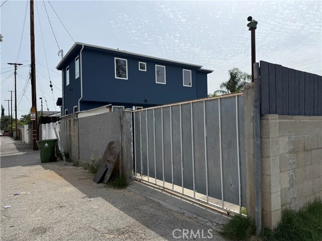 Building Photo - 20953 Saticoy St