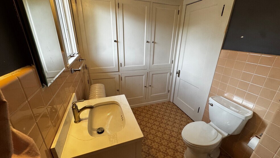 Building Photo - 1787 Lexington Ave S