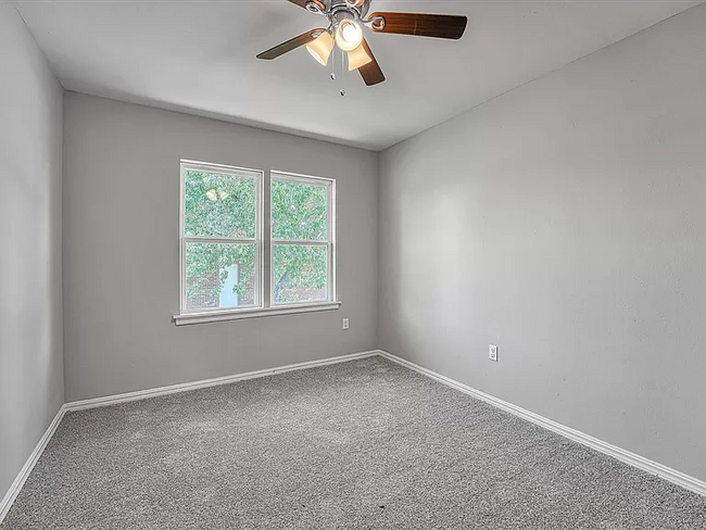 Building Photo - 4305 NW Ridgecrest Dr