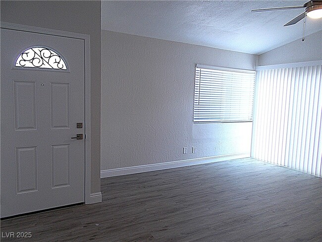 Building Photo - 7344 Vireo Dr